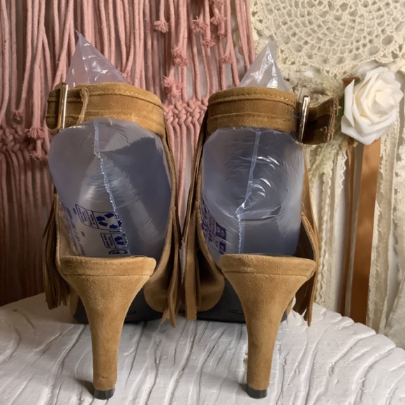 AEROSOLES HEELREST “Alamode” Tan Leather Fringe Peep Toe Heel Size 6 - Picture 9 of 11